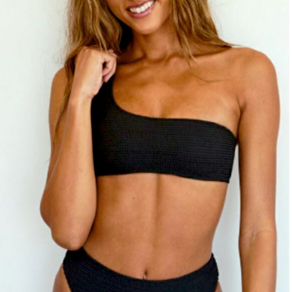 LA hearts black scrunch one shoulder bikini